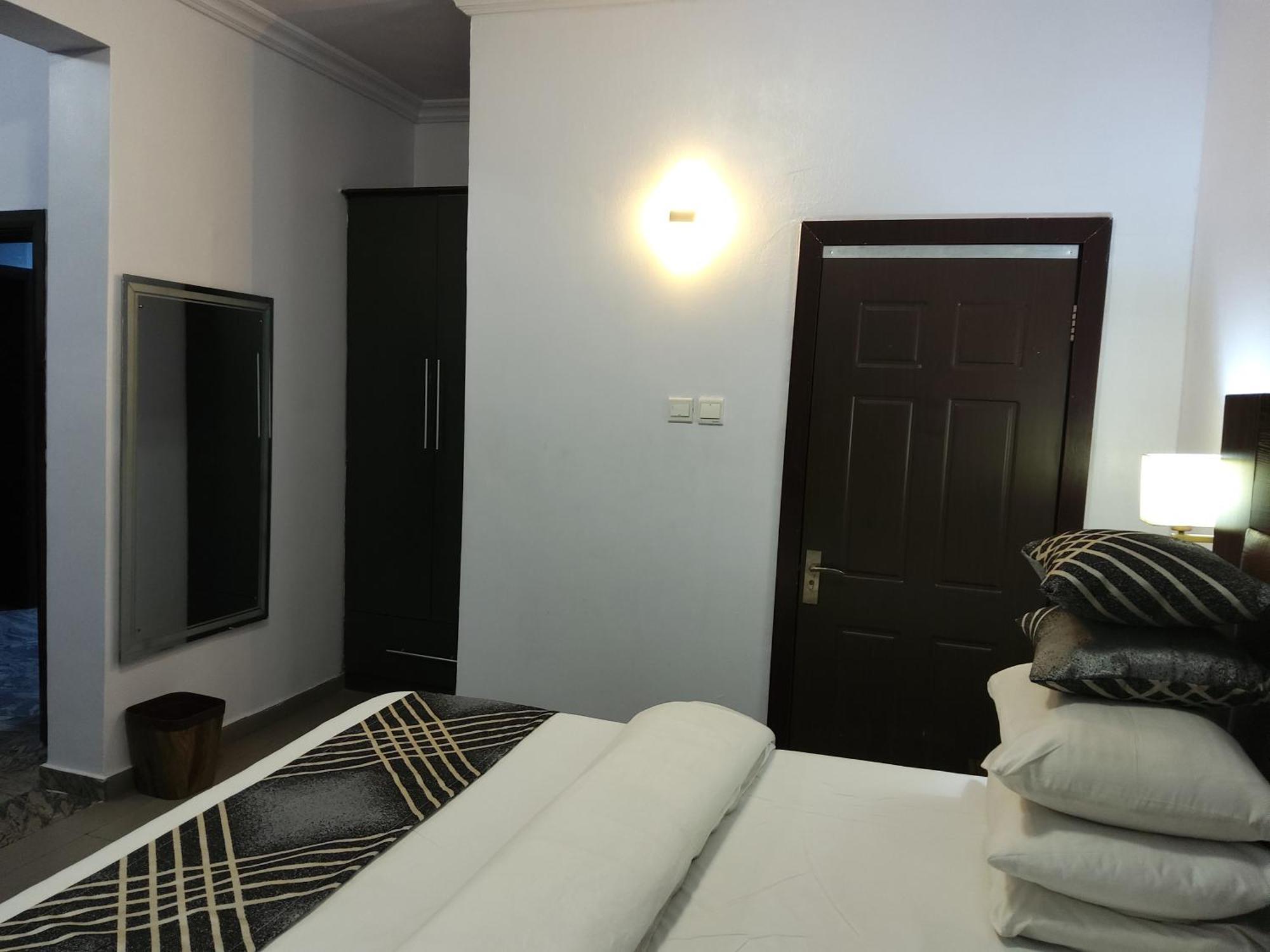 Crownedge Hotels Ikeja Εξωτερικό φωτογραφία
