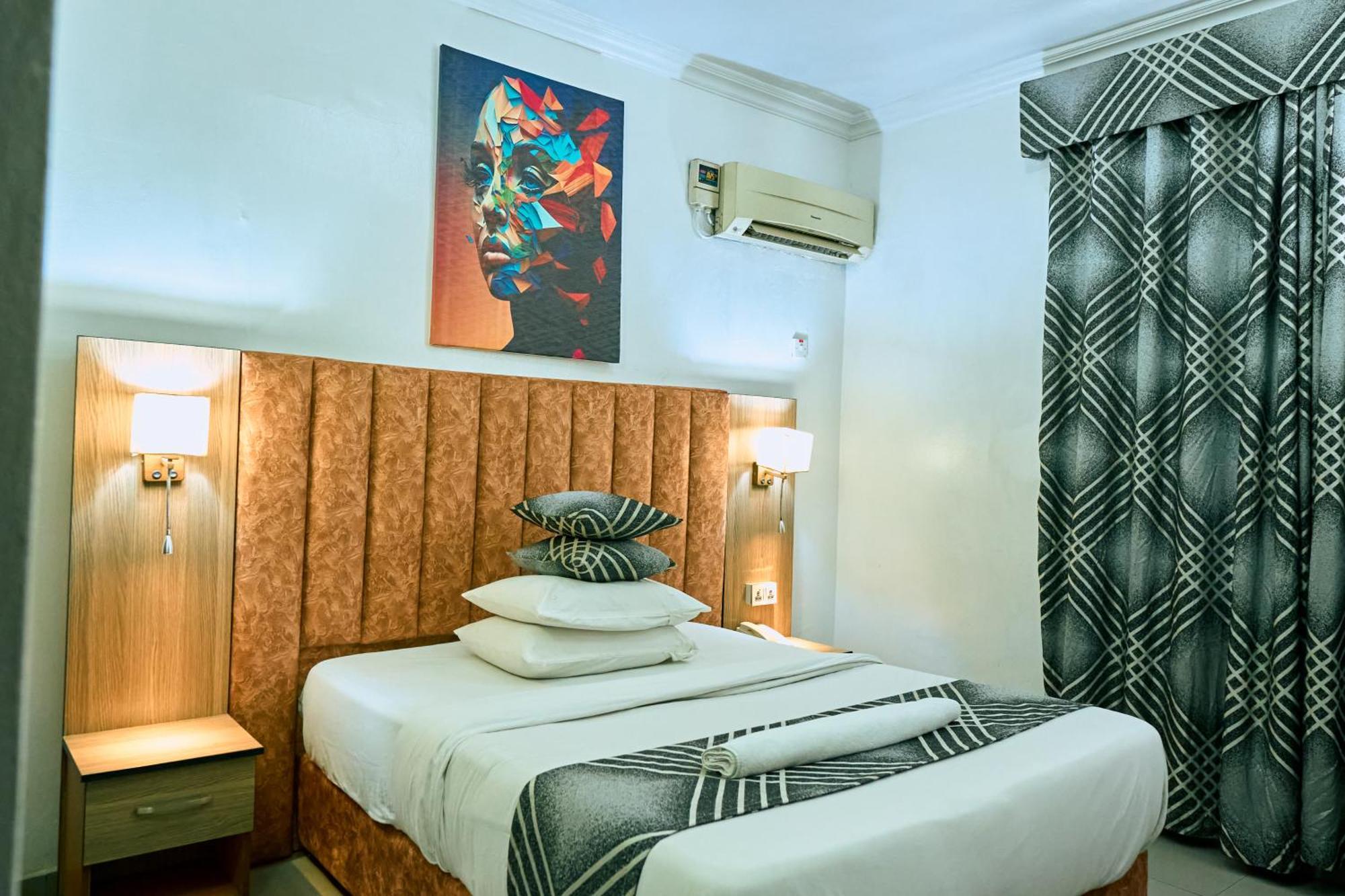 Crownedge Hotels Ikeja Εξωτερικό φωτογραφία