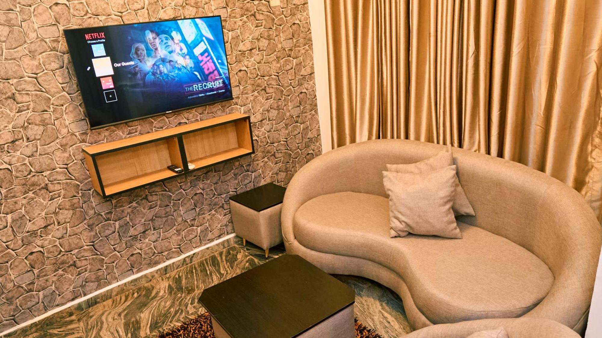 Crownedge Hotels Ikeja Εξωτερικό φωτογραφία