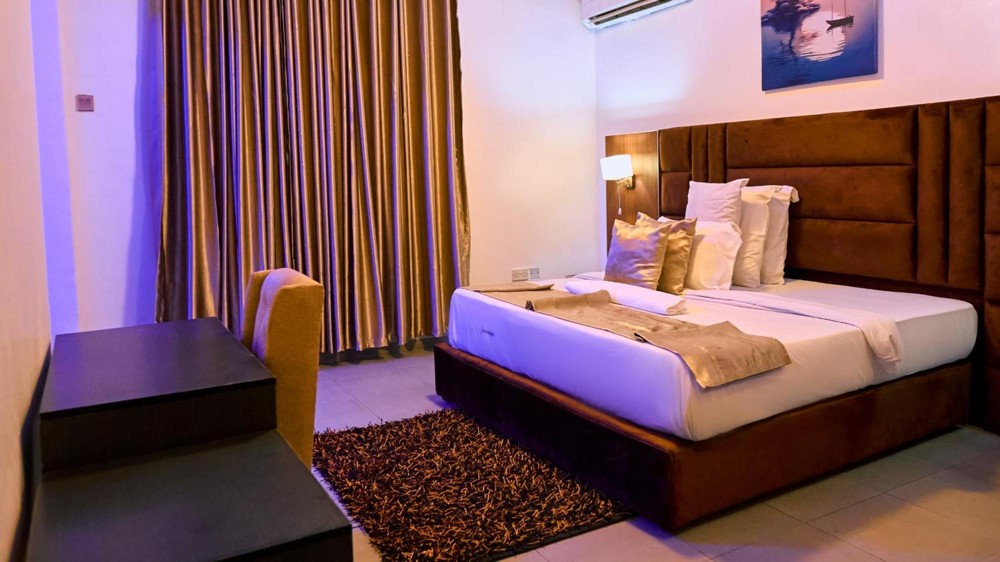 Crownedge Hotels Ikeja Εξωτερικό φωτογραφία