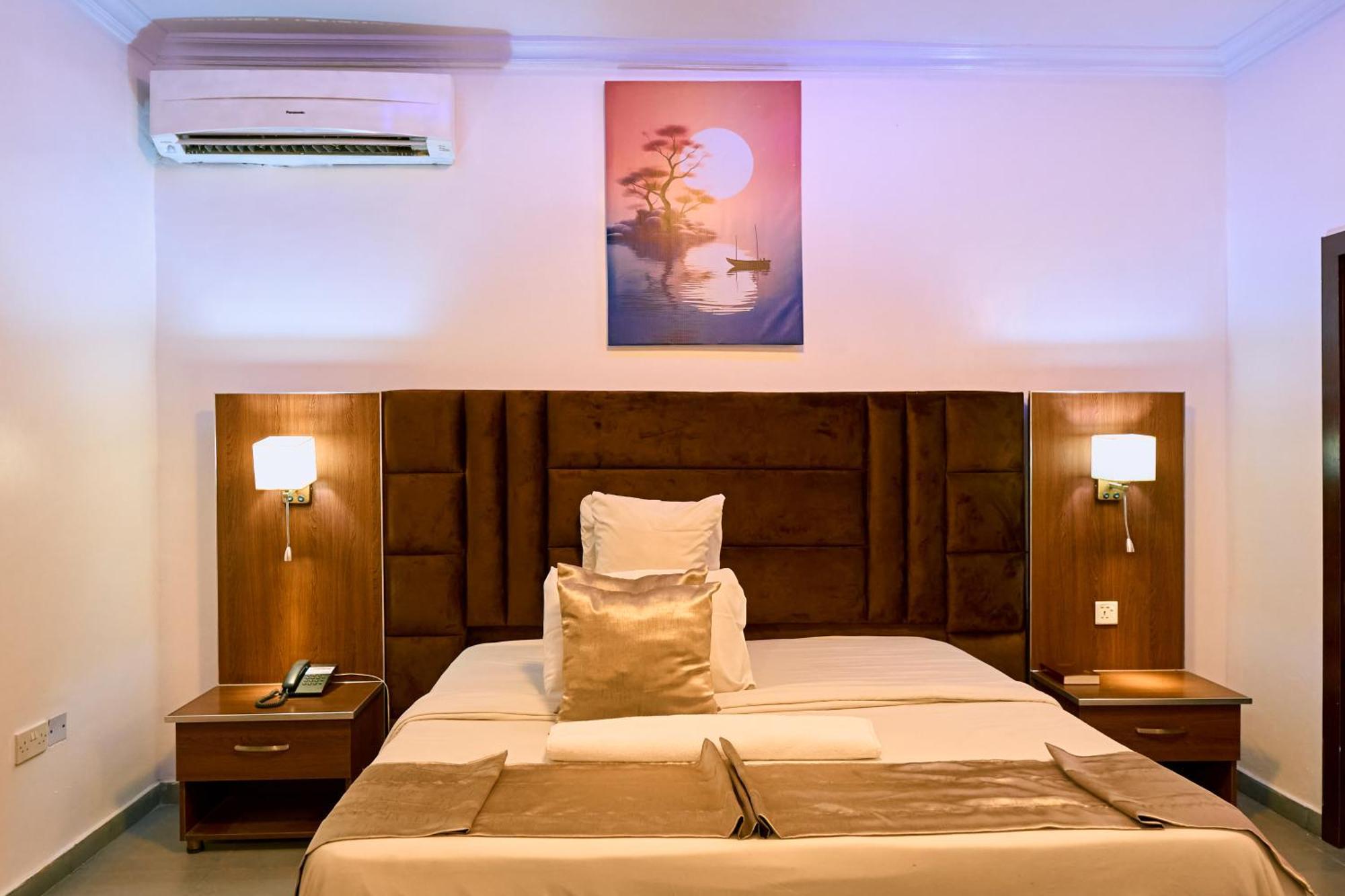 Crownedge Hotels Ikeja Εξωτερικό φωτογραφία