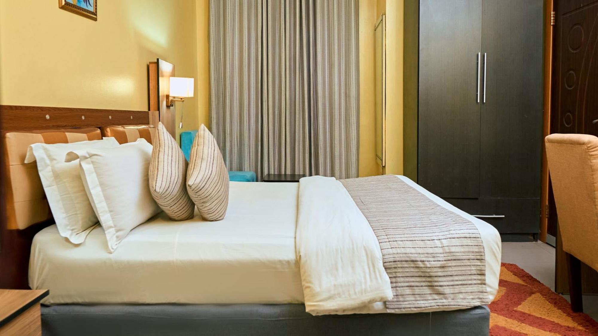 Crownedge Hotels Ikeja Εξωτερικό φωτογραφία