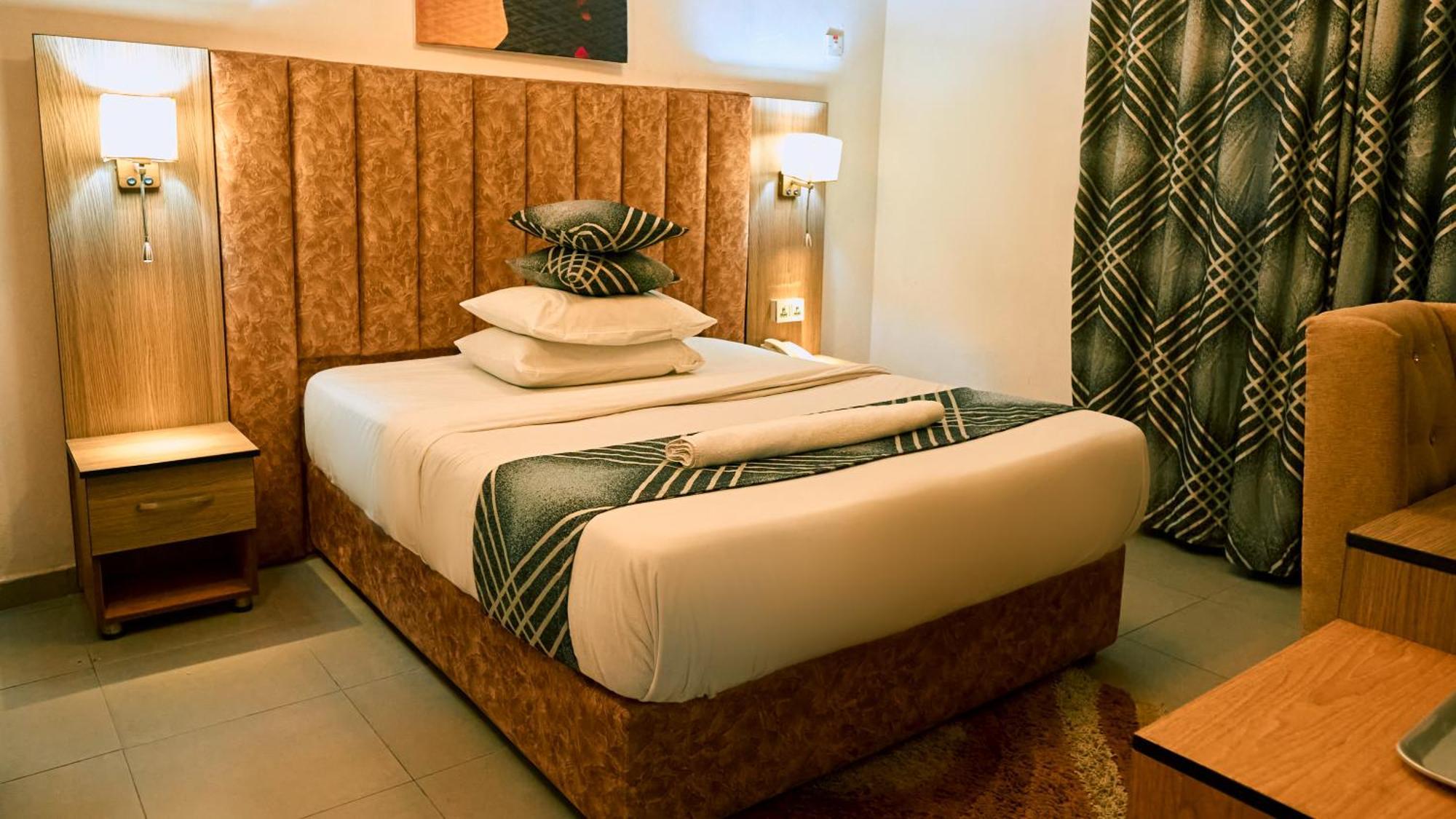 Crownedge Hotels Ikeja Εξωτερικό φωτογραφία