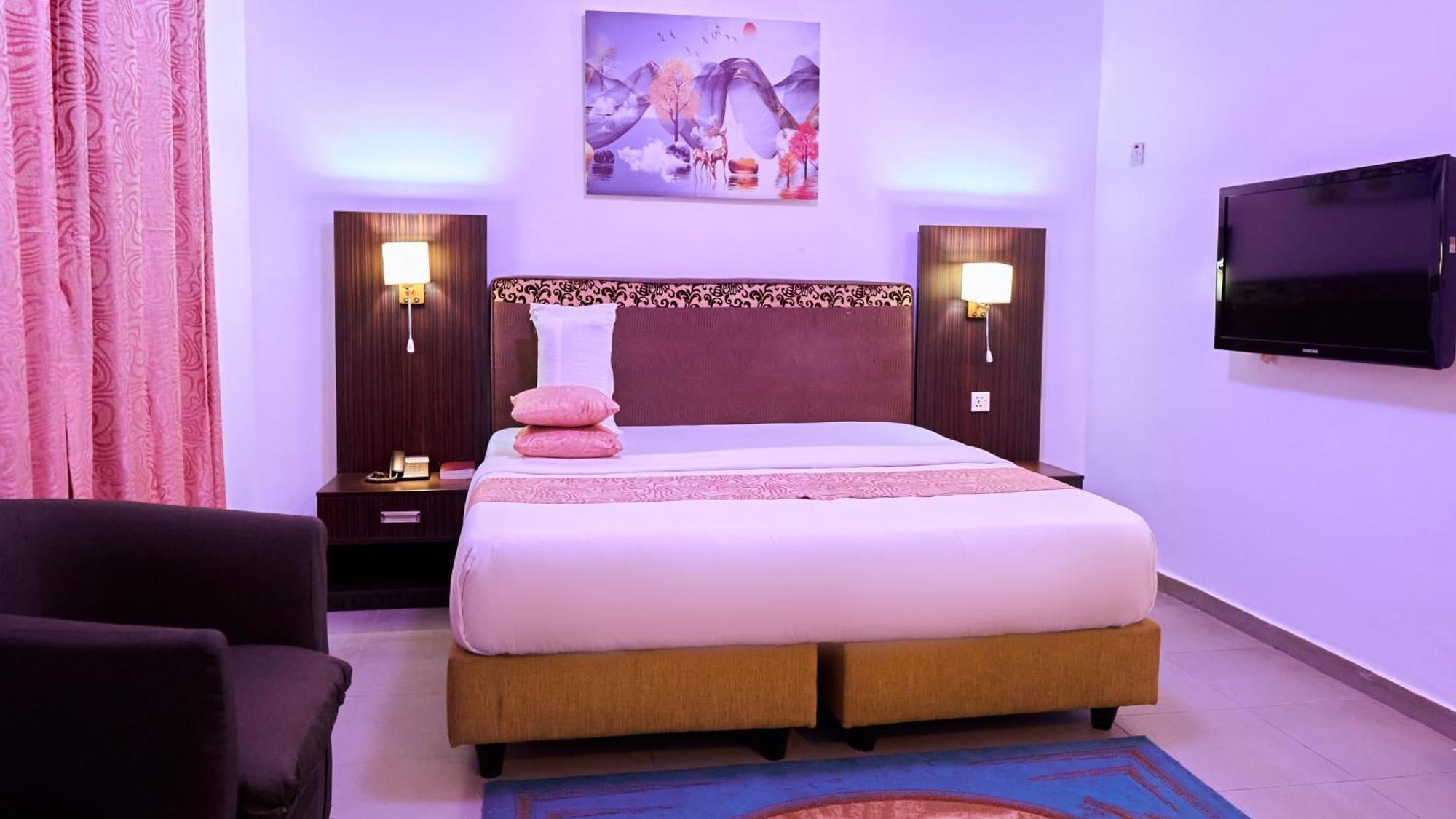 Crownedge Hotels Ikeja Εξωτερικό φωτογραφία