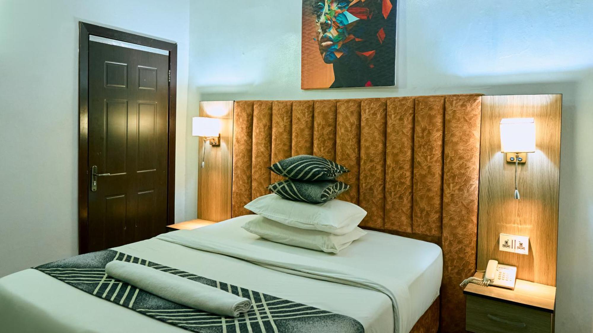 Crownedge Hotels Ikeja Εξωτερικό φωτογραφία