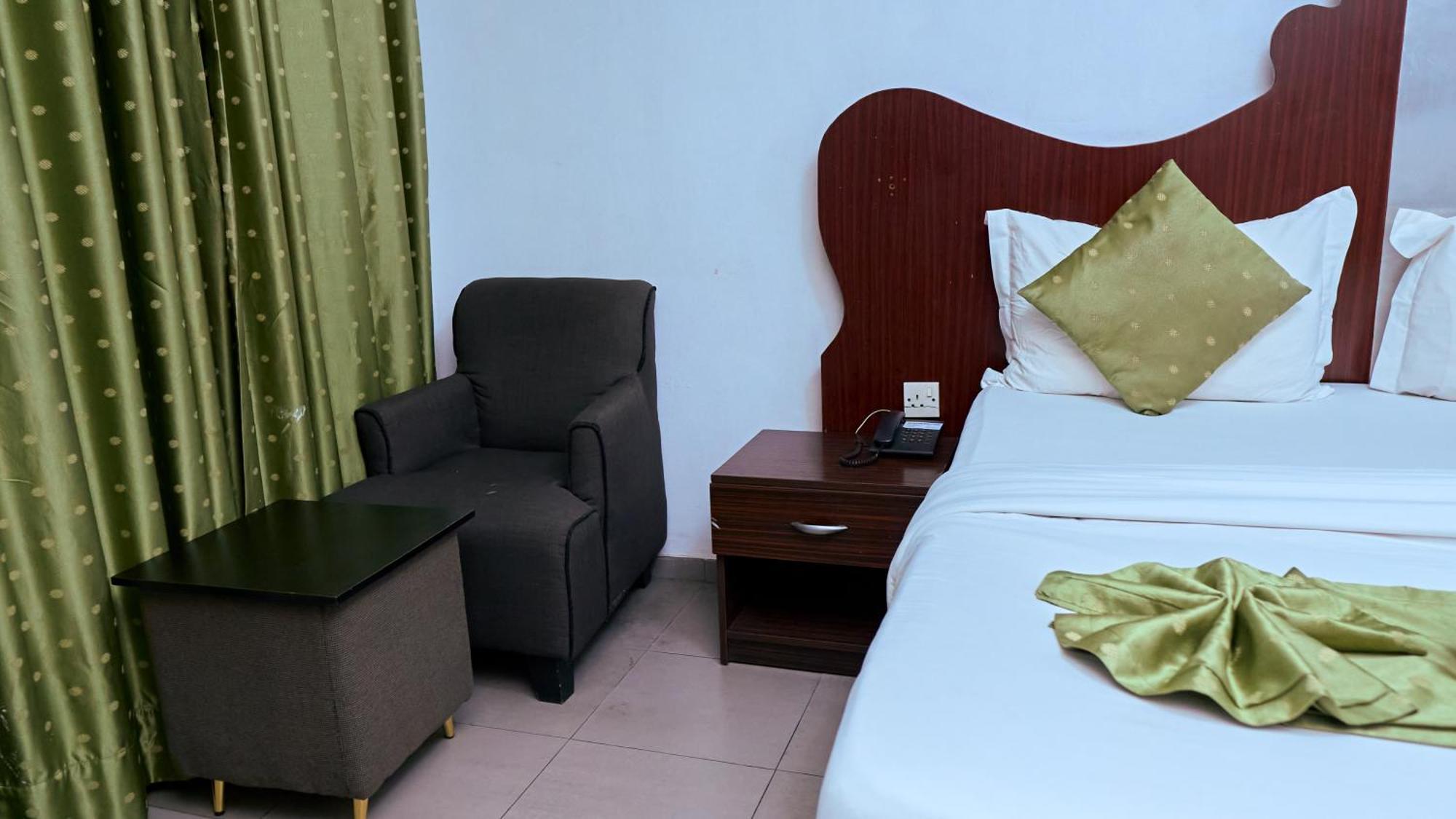 Crownedge Hotels Ikeja Εξωτερικό φωτογραφία