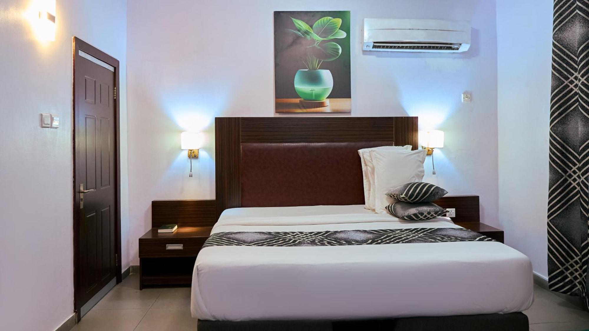 Crownedge Hotels Ikeja Εξωτερικό φωτογραφία